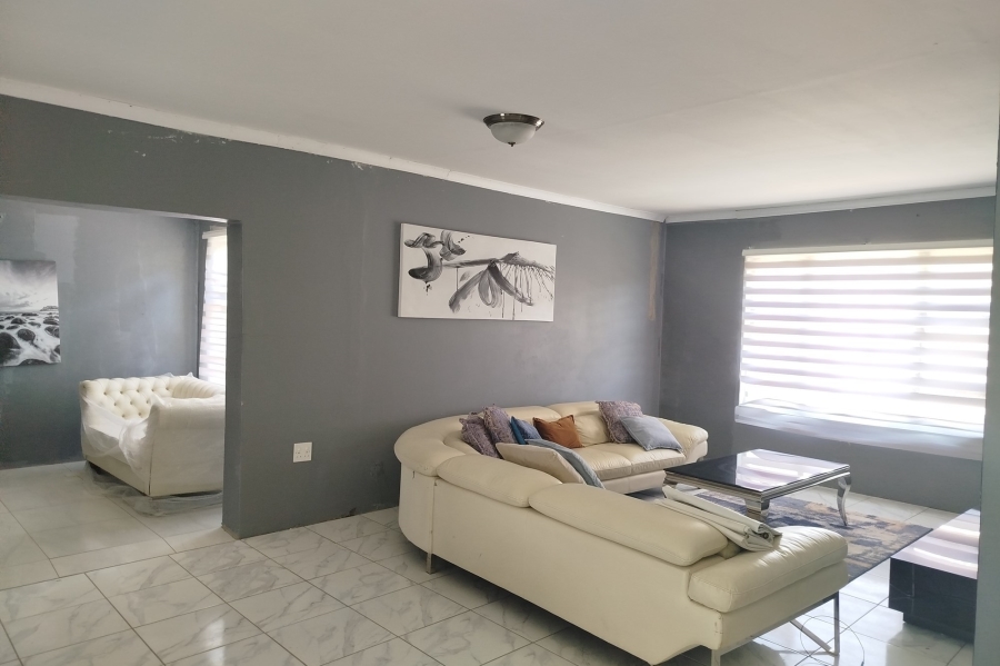 To Let 4 Bedroom Property for Rent in Riebeeckstad Free State